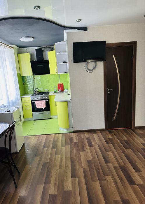 Подобово двокімнатна квартира з ремонтом