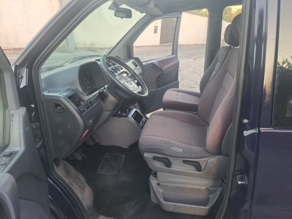 Mercedes-Benz V230 TD  7lugares individuais como nova