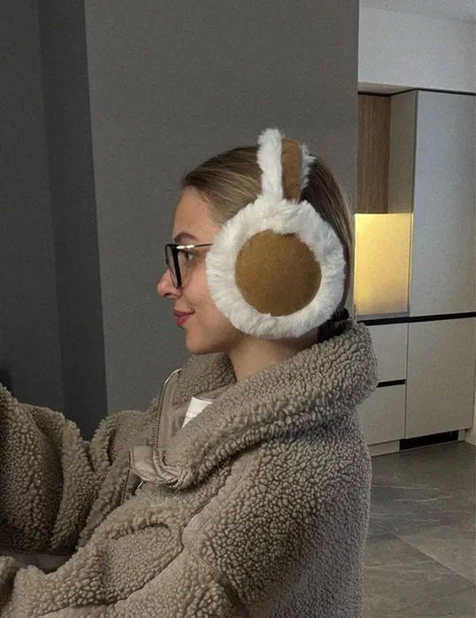 Хутряні теплі навушники зимові бежевого кольору