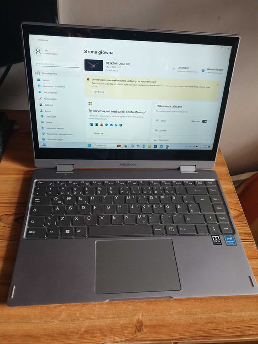 Dotykowy laptop Medion z obrcanym ekranem FullHD. Jak nowy.