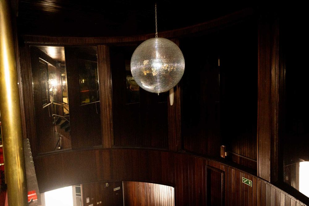 Bola brilhante de discoteca.