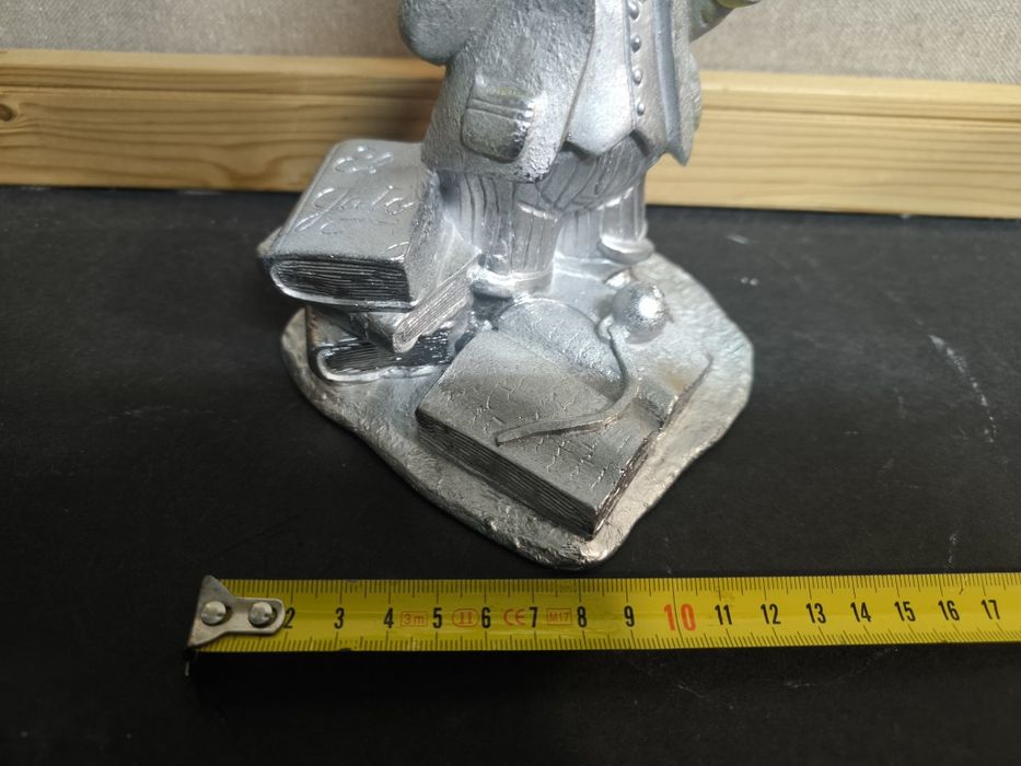 Estátua de rato prateado 
Estátua decorativa com a figura de um rato v