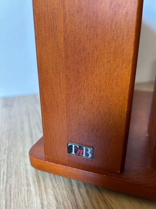 Porta CDs Vertical Giratório Madeira BOM Estado! (Capacidade 51 CDs)