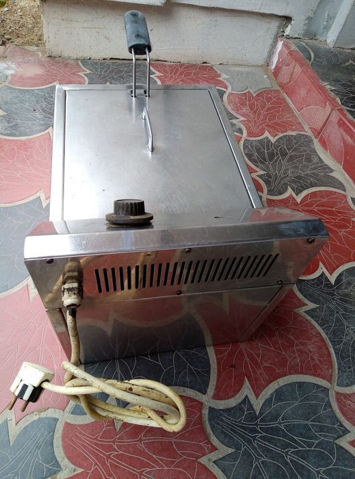 Продаю Фритюрницю.