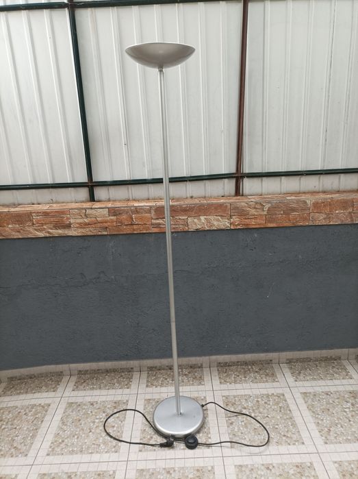 Candeeiro de pé alto