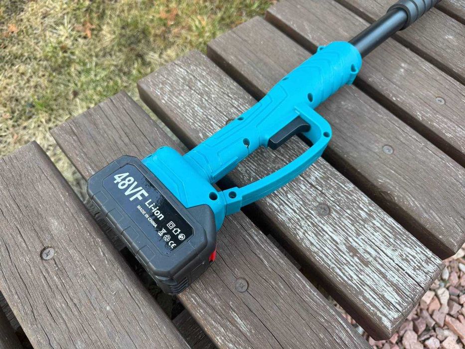 Акумуляторний секатор зі штангою + акумуляторна ланцюгова пила makita