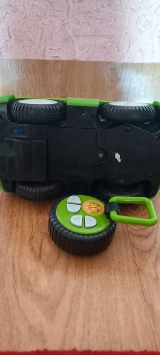 Машинка CHICCO  на пульте