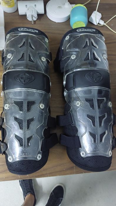 Joelheiras articuladas Enduro/Motocross