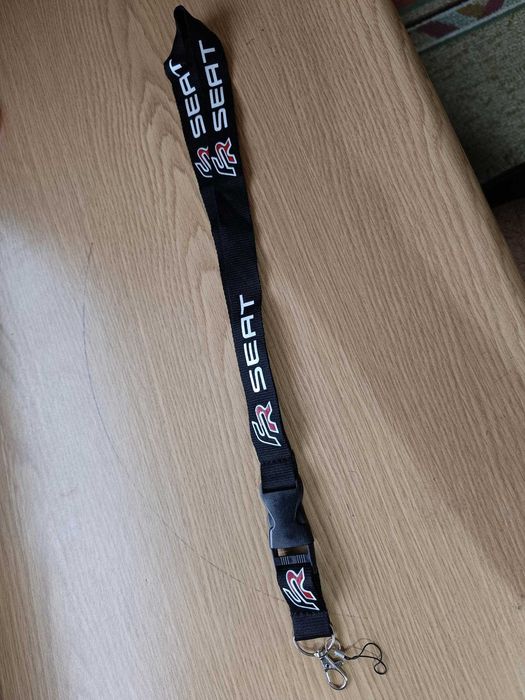 Porta Chaves Fio Fita Pescoço | SEAT FR