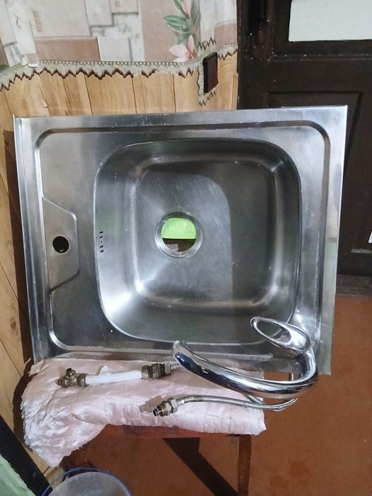 Кухонні мийки  гарнітур