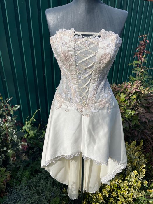 Весільна сукня з корсетом та камінчиками сваровські