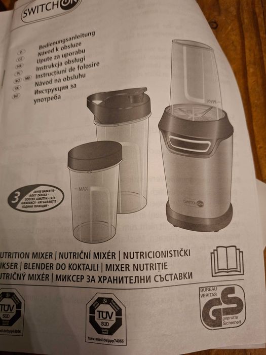 Nutrition mixer  700 W do przygotowania szejków. blender kielichowy