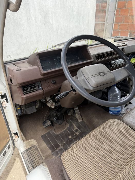 Carrinha mitsubishi l300 vendo ou troco por algo do meu interesse