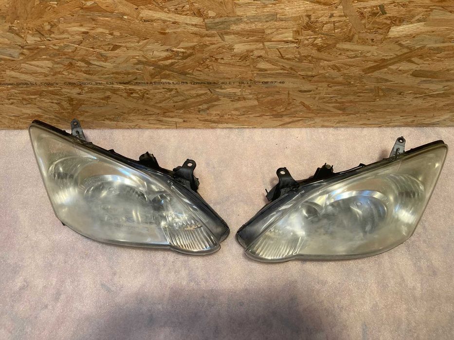 przednia prawa lewa lampa toyota corolla e12 lift 04-07