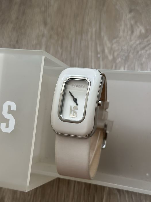 Жіночій Годинник Versus