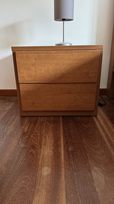 Cama de casal com colchao e 2 mesas de cabeceira 160x200