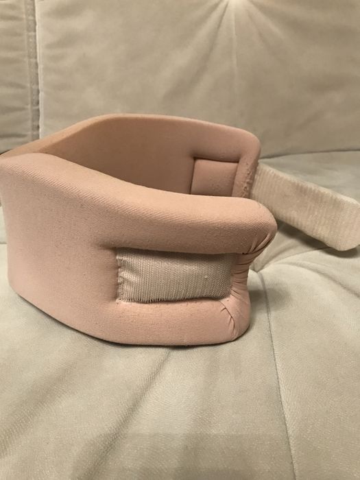 Шейный бондаж- фиксатор.