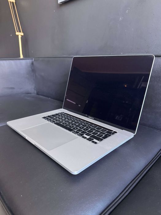 MacBook Pro 16" Intel Core i9 / 16 GB RAM / 1 TB SSD