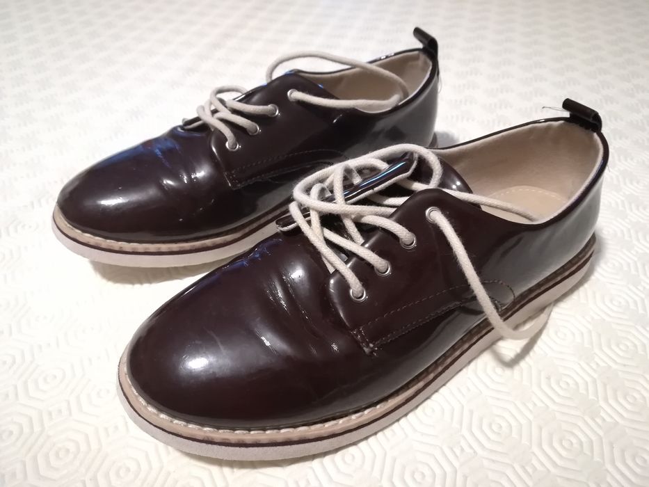 Sapatos menina aspecto verniz