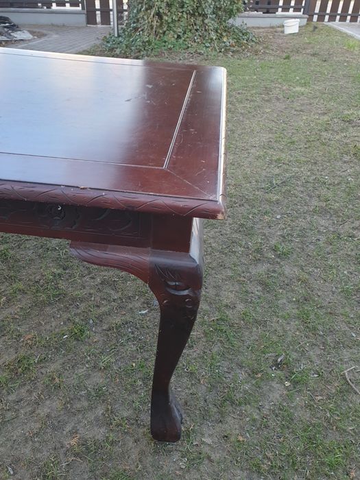 Stuł    i trzy krzesła