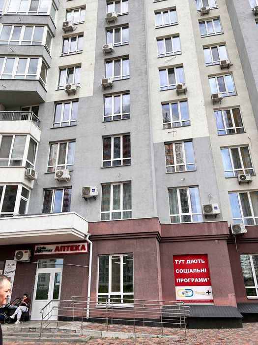 Оренда/Приміщення,108м2,фасад,2 виходи, ЖК Каховська, Киів