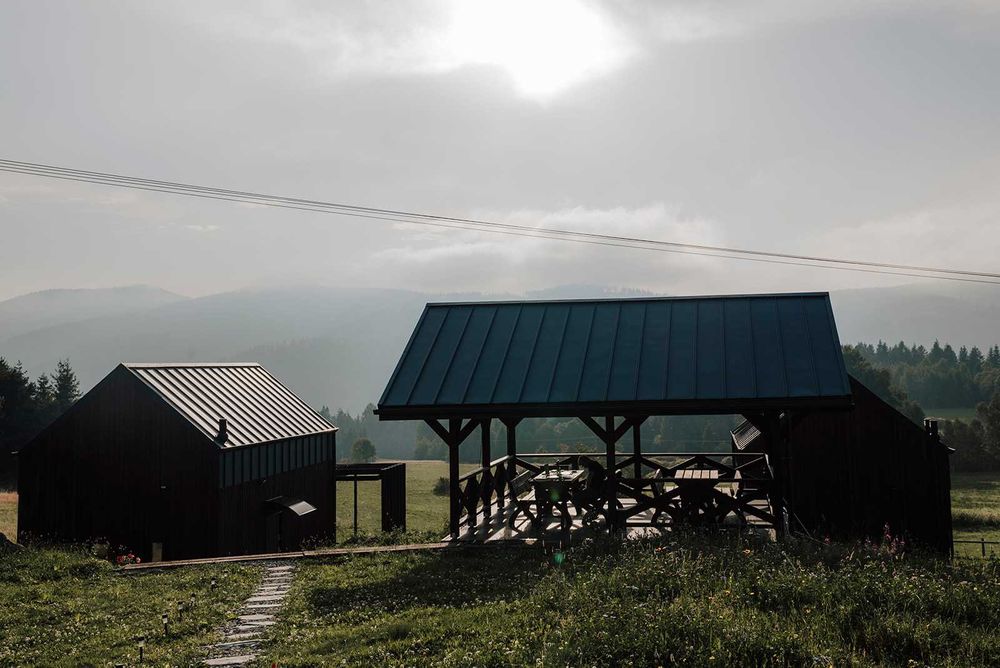 Domki na wynajem Folwark Soblówka. Nocleg w górach Beskid Żywiecki