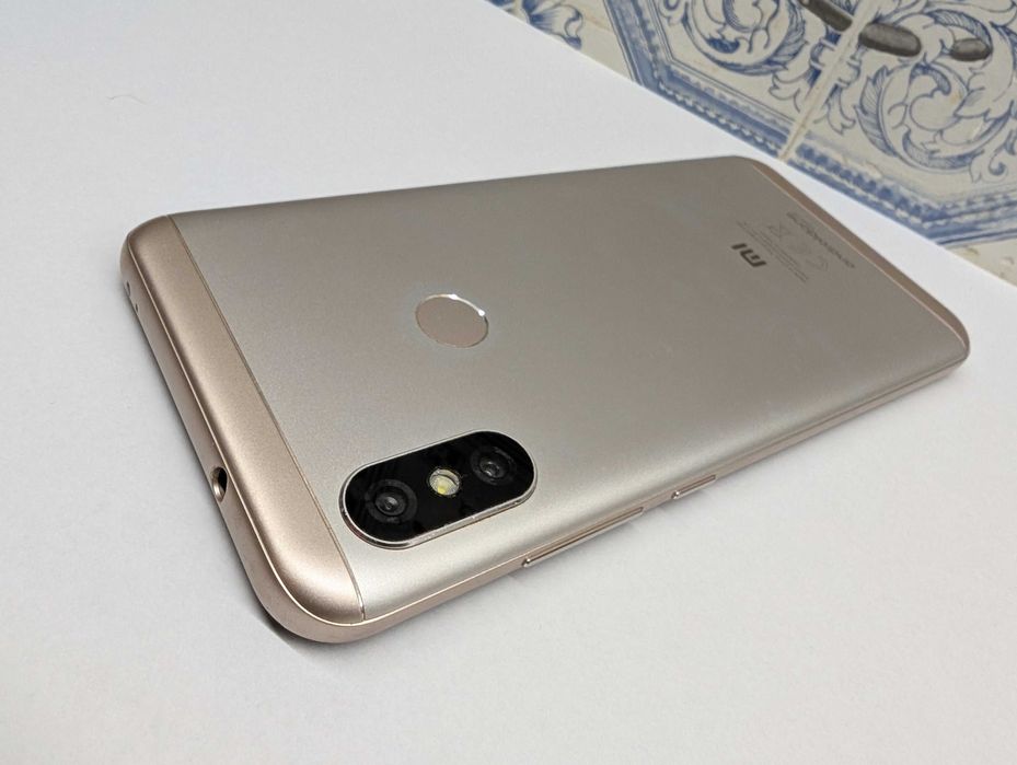 Xiaomi Mi A2 lite 4 / 64 GB + plecki