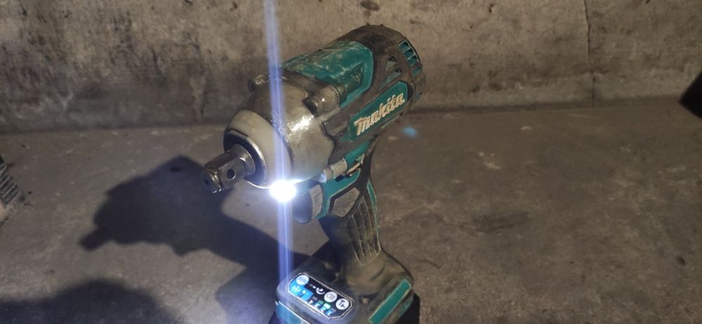 MAKITA klucz udarowy 1/2" cal 330Nm DTW300 akumulatorow zakrętarka 18v