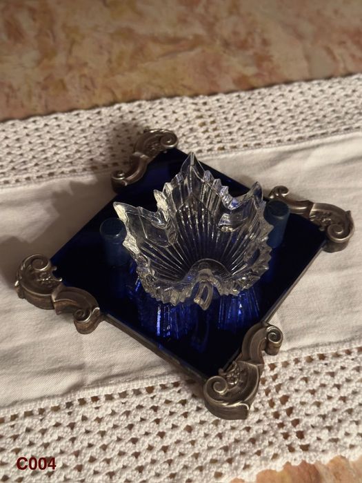 Peça de decoração com cantos em prata