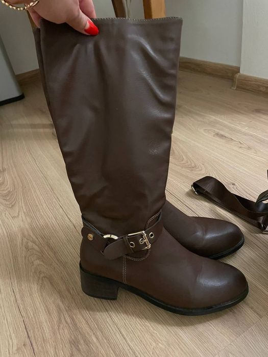 Новые сапоги коричневого цвета, кожа. Фирма.