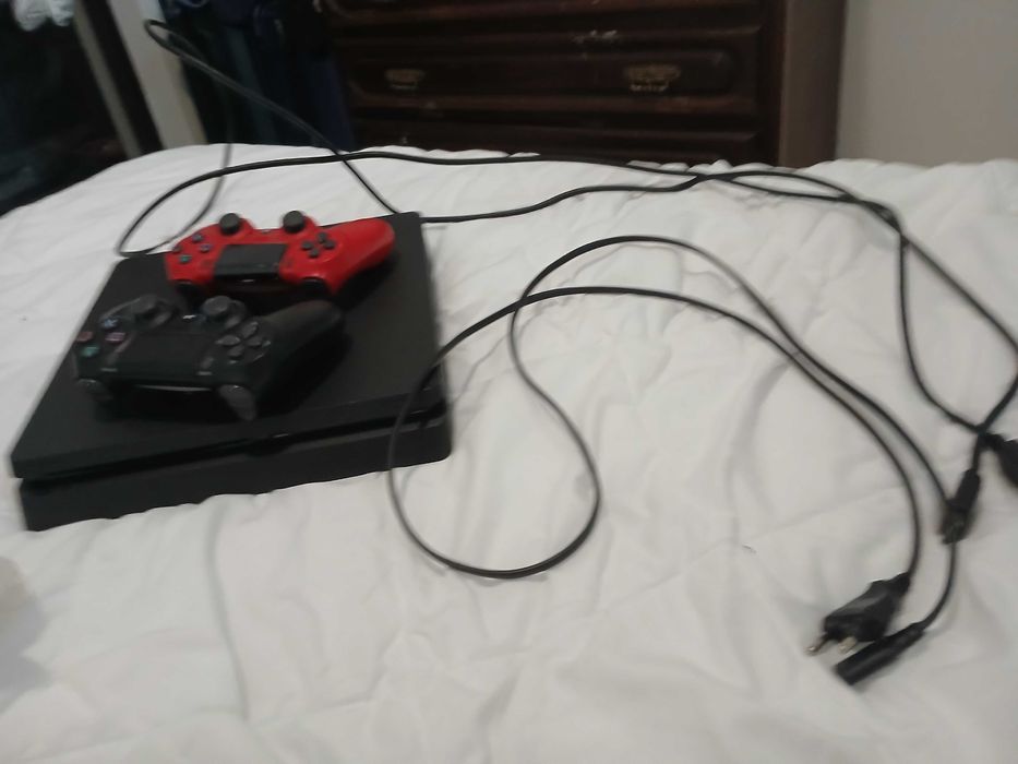 Playstaion 4 slim 1tb com dois controles com jogo spider man exclusivo com DLCS/MISSÕES EXTRAS inclusas