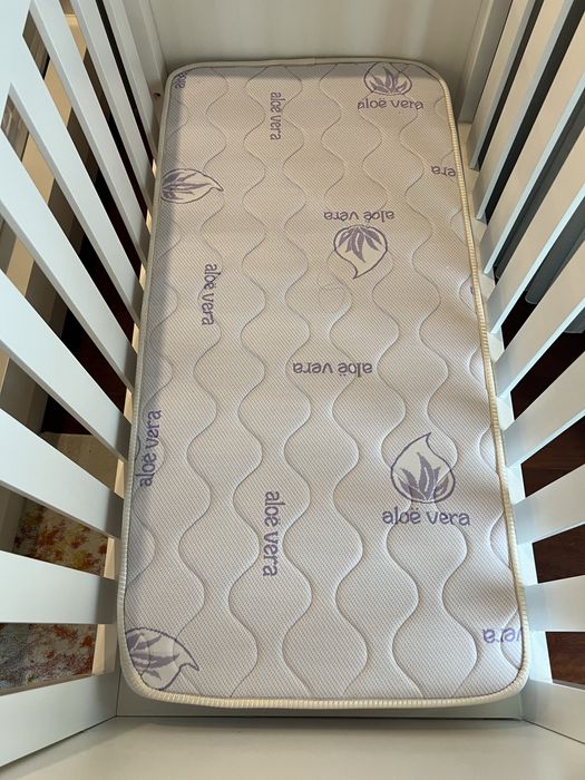 Cama de bebé + extras