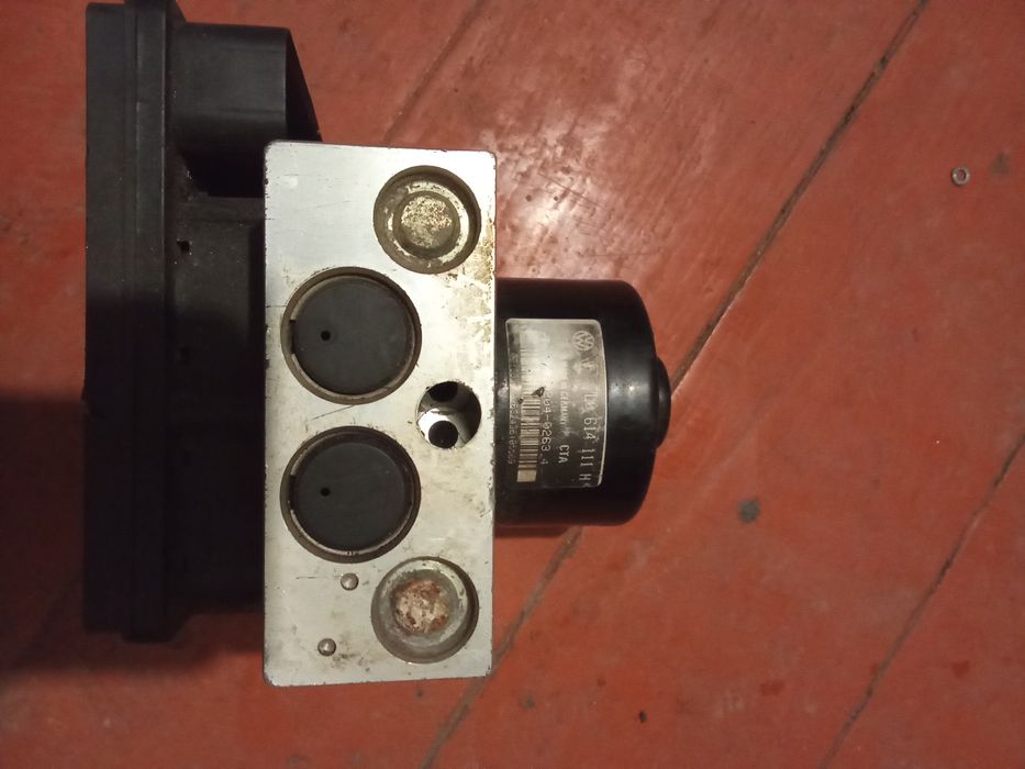 Блок АБС VW Taurek ABS.