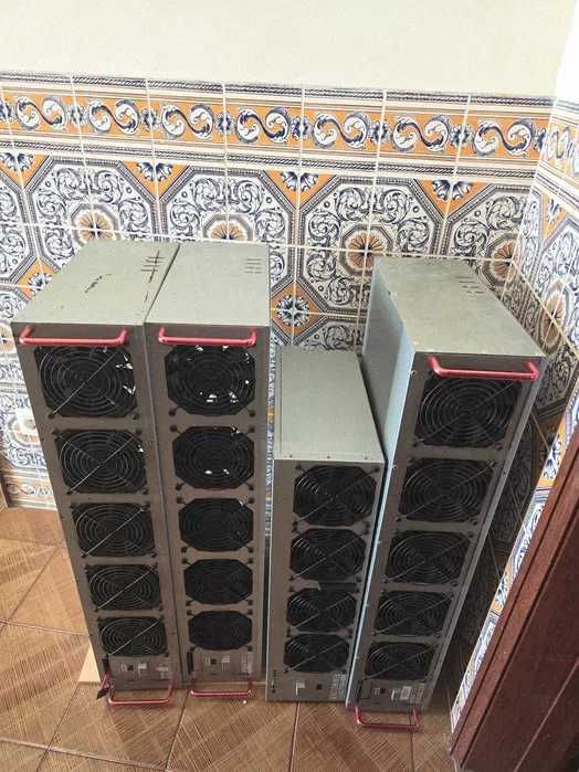 Vendo Rigs Octominer X8 e X12 para Mineração