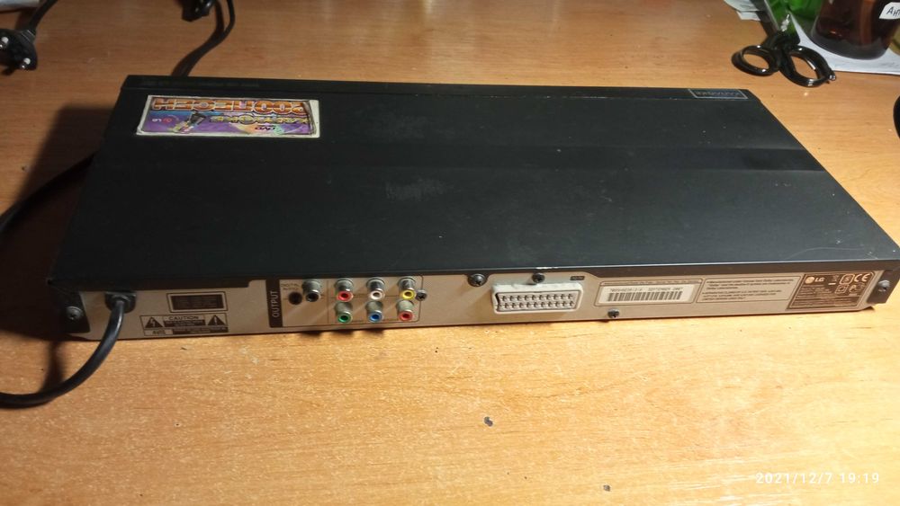 DVD караоке плеєр LG DK768 + багато компакт-дисків CD