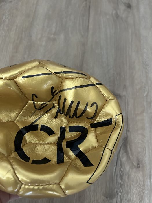 Bola dourada autografada CR7 Cristiano Ronaldo