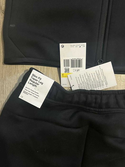Orginalne dresy NIKE Tech