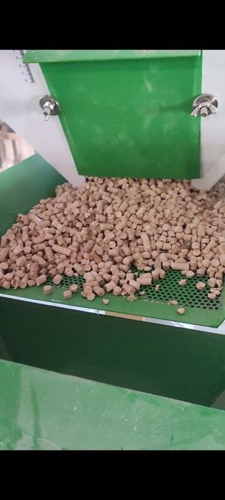 Паливні гранули пелети А1 наповнювач опалення для котлів