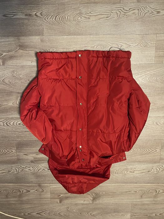 Продам червоний пуховик
