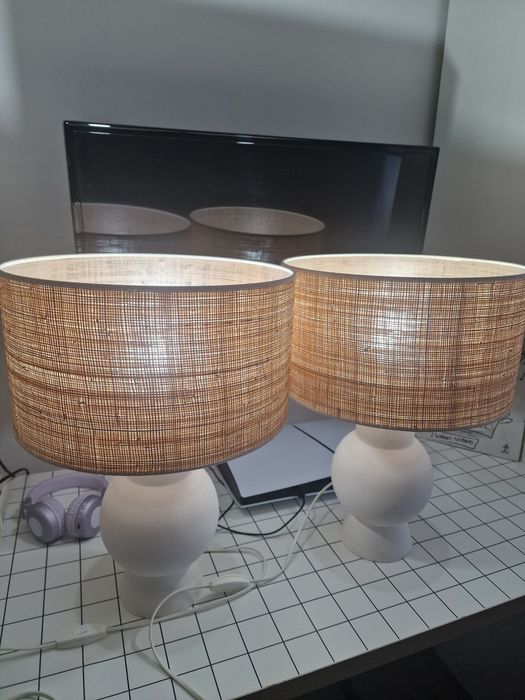 Candeeiros de Mesa em Cerâmica com Abajur Estilo Ráfia – Elegantes e em Ótimo Estado