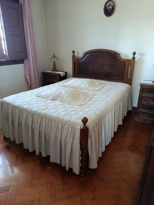 Mobilia de quarto em mogno