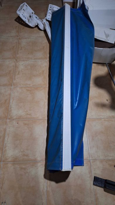 Vende-se Toldo extensivel estrutura alumínio lacado branco e PVC