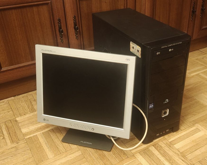 Komplet komputer stacjonarny wraz z monitorem