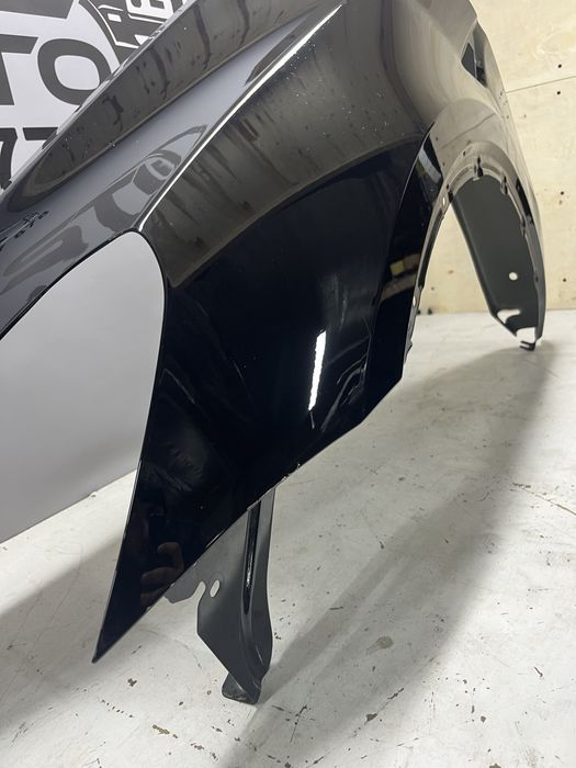 Ліве крило Tesla Model Y