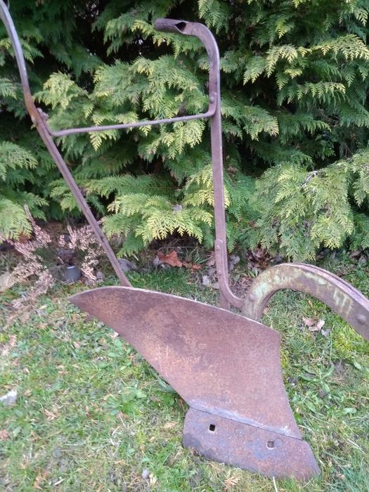 Dekoracja ogrodowa pług