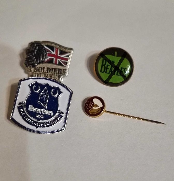 Англійські значки для колекціонерів.