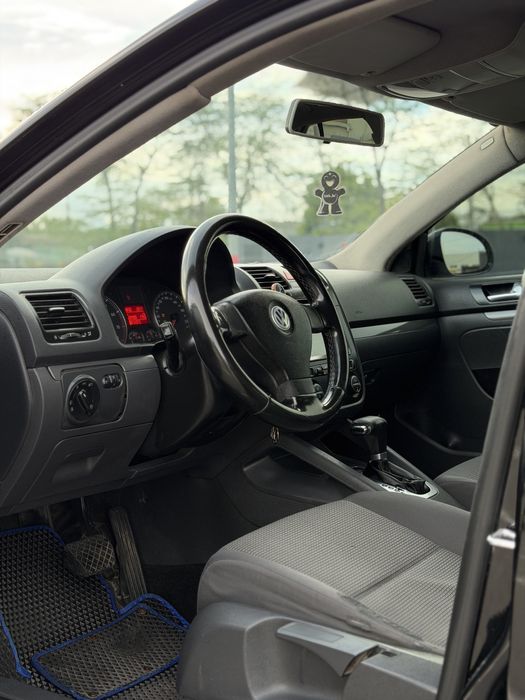 Volskwagen Jetta 1.6 газ. Автомат