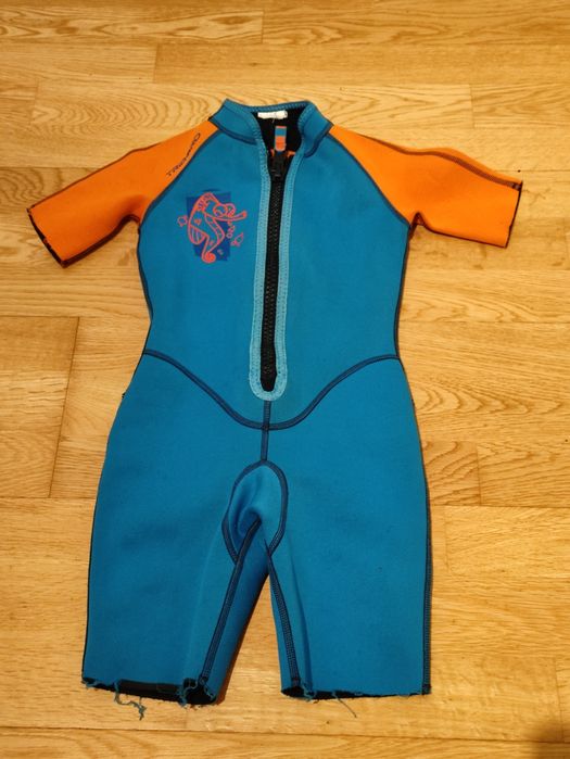 Vendo fato de neoprene Tribord 6 anos