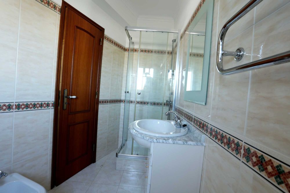 Duplex T3+1 com 201m2 construídos, 178m2 úteis e garagem Box