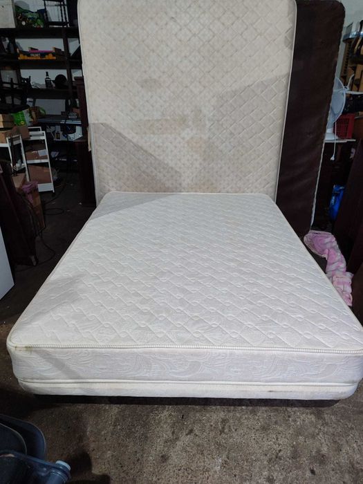 Estrado cama com colchão